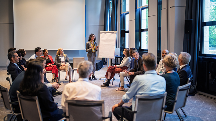 人力资源公司易币付 易币国际认为中国制造业企业出海应从人才培养与人才开展双驱动模型管理国际化人才